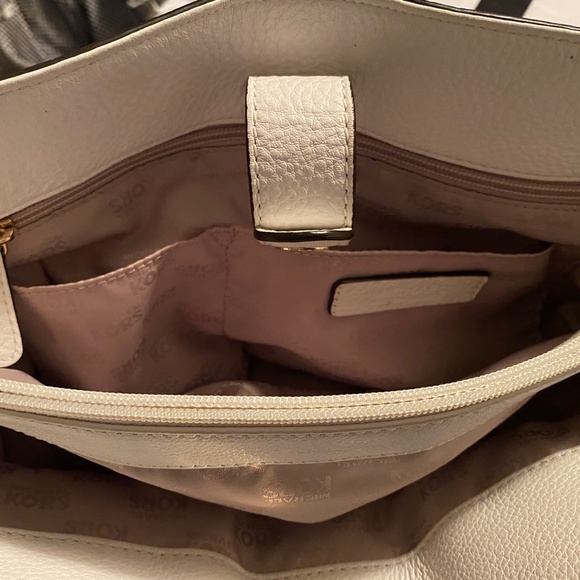 MICHAEL KORS HAMILTON LARGE EAST WEST LEATHER TOTE NAVY BLUE & WHITE - Picture 9 of 13